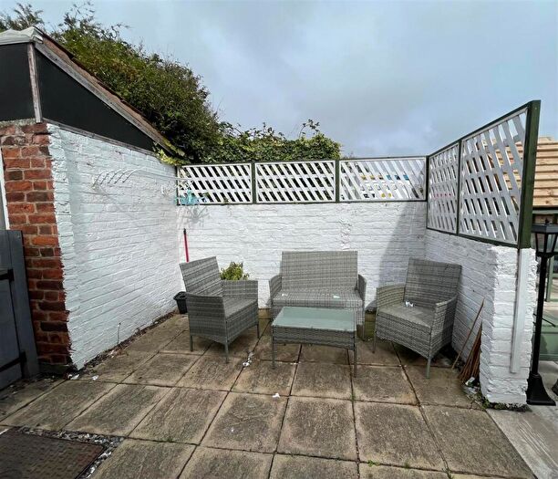 2 Bedroom Cottage For Sale In Post Office Row, Withernwick, Hull, HU11