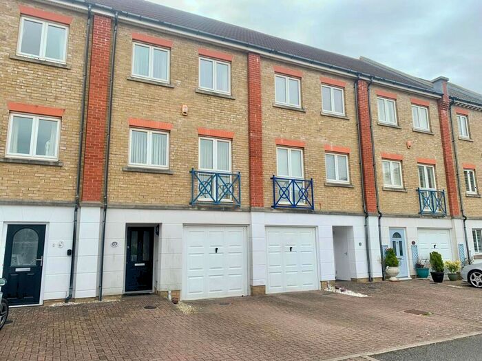 4 Bedroom Town House To Rent In The Piazza, Sovereign Harbour South, Eastbourne, BN23