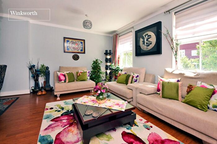 4 Bedroom Terraced House For Sale In Lewiston Close, Worcester Park, KT4