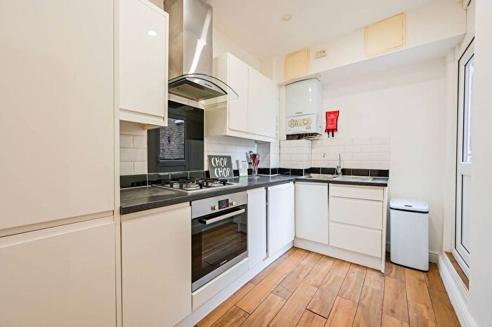 2 Bedroom Flat To Rent In Hanover Road, Tottenham, London, N15