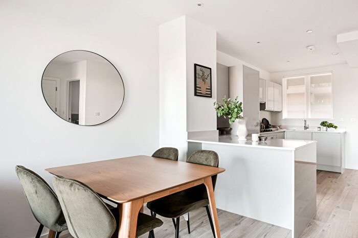 1 Bedroom Flat For Sale In " Bed Apartment" At Silvermere Drive, Stonehill Business Park, London, N18