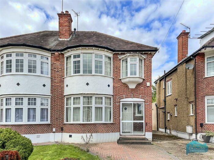 3 Bedroom Semi-Detached House To Rent In Lynton Mead, Whetstone, London, N20