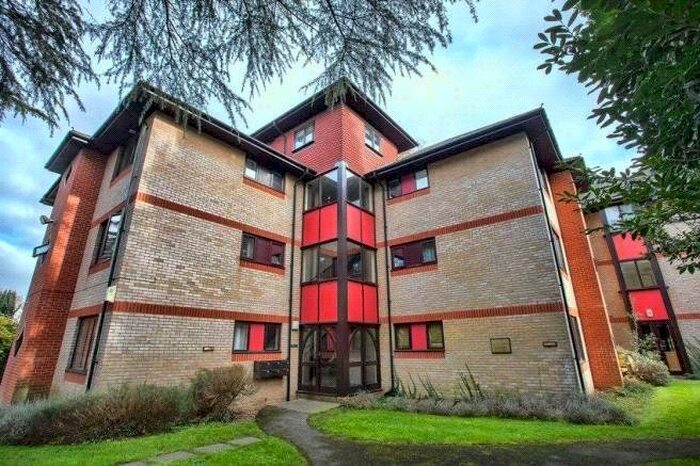 2 Bedroom Flat To Rent In Hampton Towers, Southcote Road, Reading, Berkshire RG30
