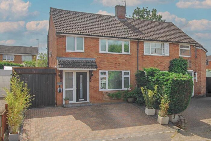 3 Bedroom Semi-Detached House For Sale In Highfield Road, Leighton Buzzard, LU7