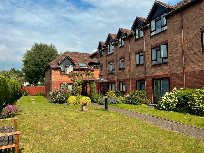 2 Bedroom Flat For Sale In Woodborough Drive, Winscombe, North Somerset., BS25