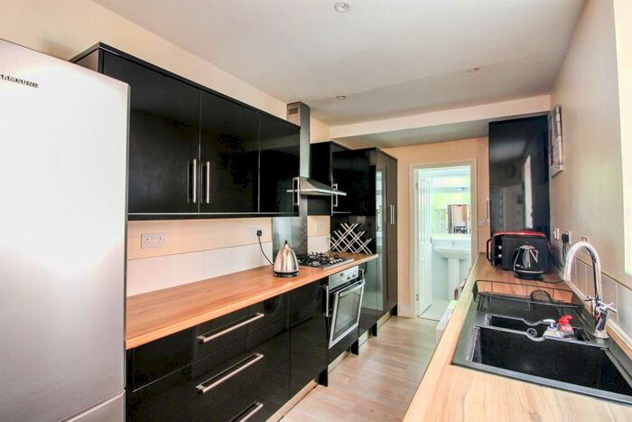 5 Bedroom Semi-Detached House To Rent In Gloucester Avenue, Lenton, Nottingham, NG7