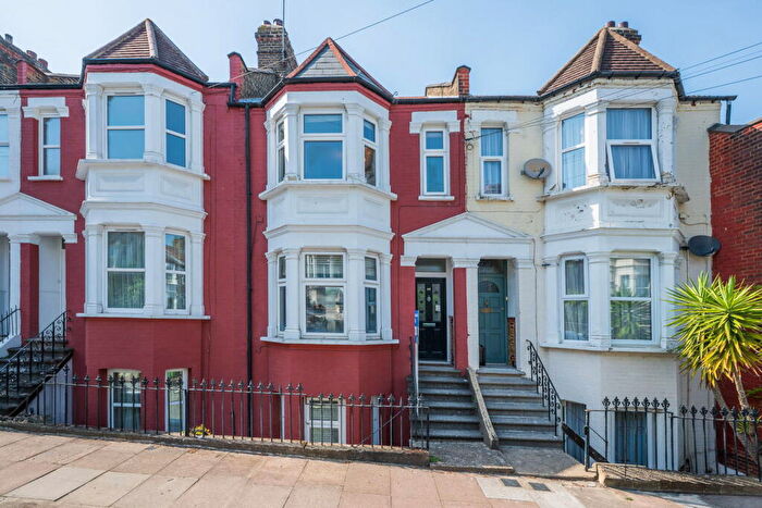 3 Bedroom Town House For Sale In Ennis Road, Plumstead, London, SE18