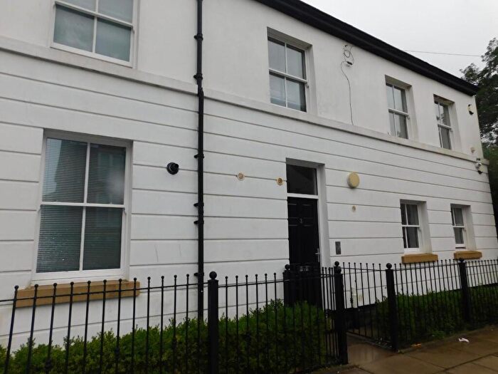 2 Bedroom Apartment To Rent In Kinglake Street, L7