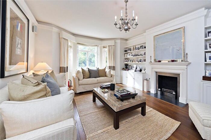 4 Bedroom Apartment For Sale In Drayton Gardens, Chelsea, London, SW10