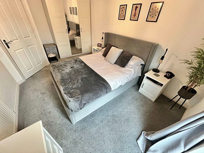 2 Bedroom Flat For Sale In Goodrich Mews, Dudley, DY3
