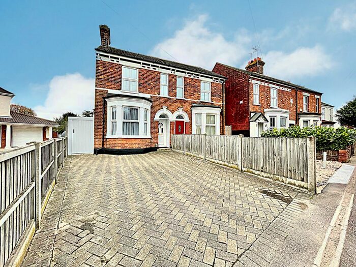 3 Bedroom Semi-Detached House To Rent In Goldington Road, Bedford MK41