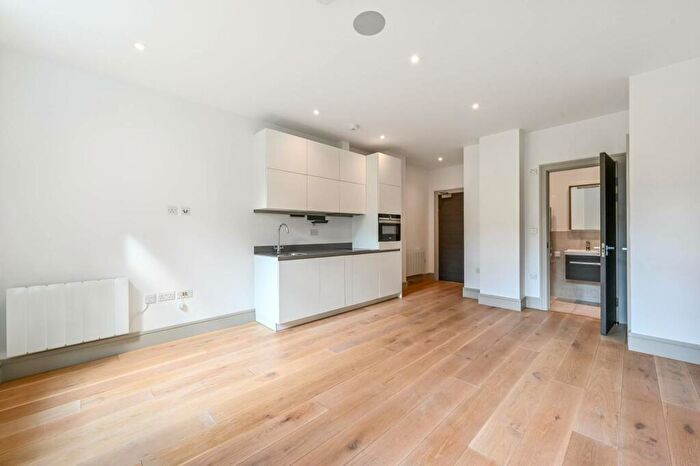 Studio To Rent In Zenith House, Wood Green, London, N15