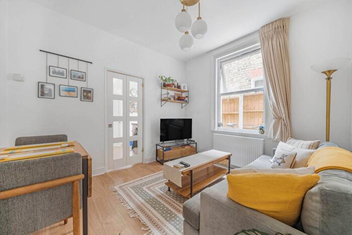 2 Bedroom Flat For Sale In Aldworth Road, Stratford, London, E15