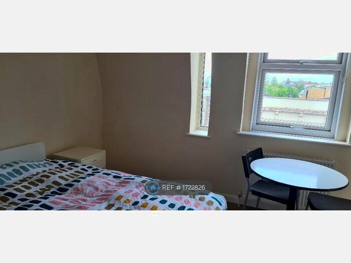 Studio To Rent In North End Road, London, W14