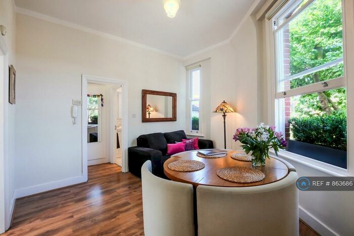 1 Bedroom Flat To Rent In First Floor, London, N4