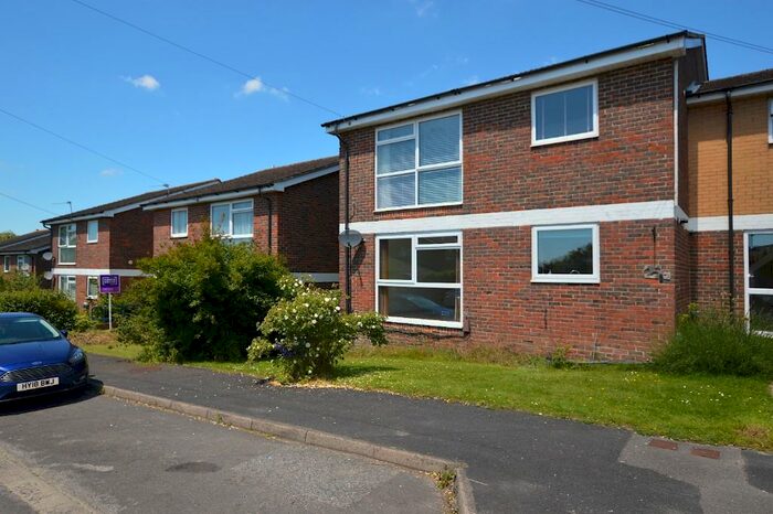 2 Bedroom Apartment To Rent In Claire Gardens, Waterlooville, Hampshire, PO8