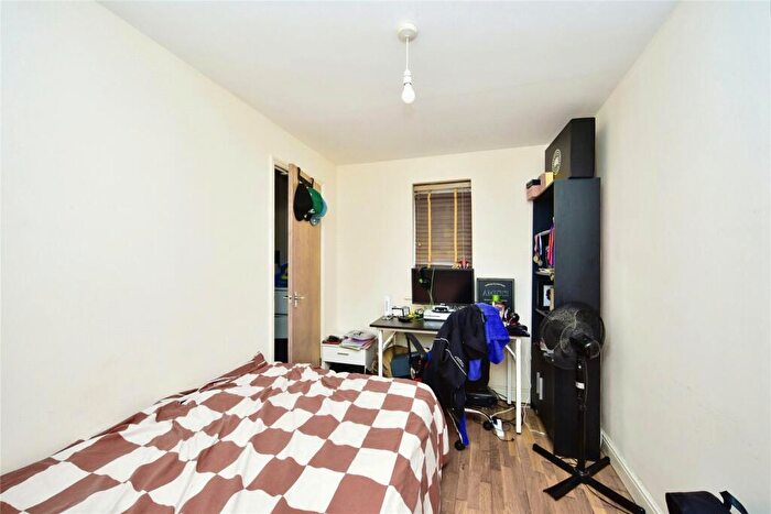 2 Bedroom Flat For Sale In St. Peters Street, Maidstone, Kent, ME16