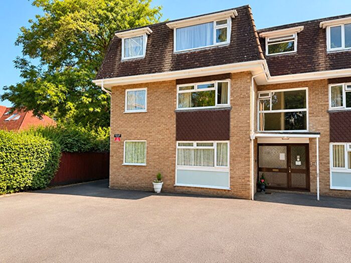 2 Bedroom Flat To Rent In New Road, Ferndown, BH22
