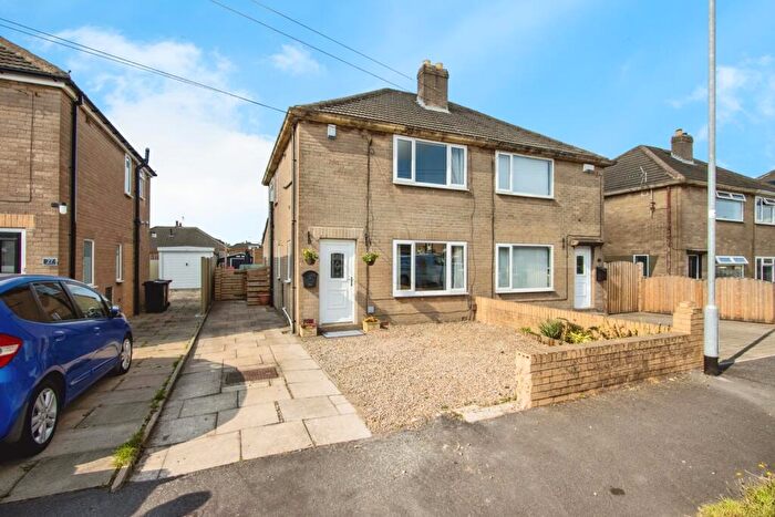 2 Bedroom Semi-Detached House For Sale In Lulworth Drive, Leeds, West Yorkshire, LS15