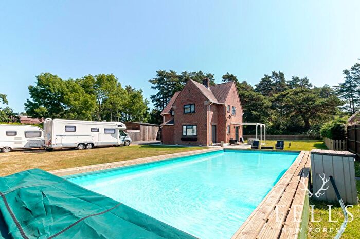 3 Bedroom Detached House For Sale In Wattons Lane, Matchams, BH24