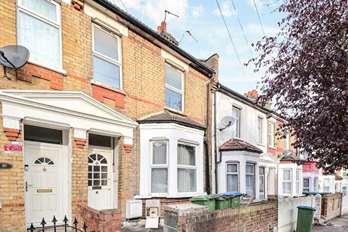 2 Bedroom Flat To Rent In Kashgar Road, London, SE18