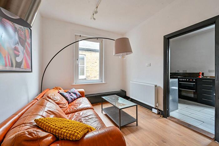 3 Bedroom Maisonette To Rent In Thames Road, Strand On The Green, London, W4