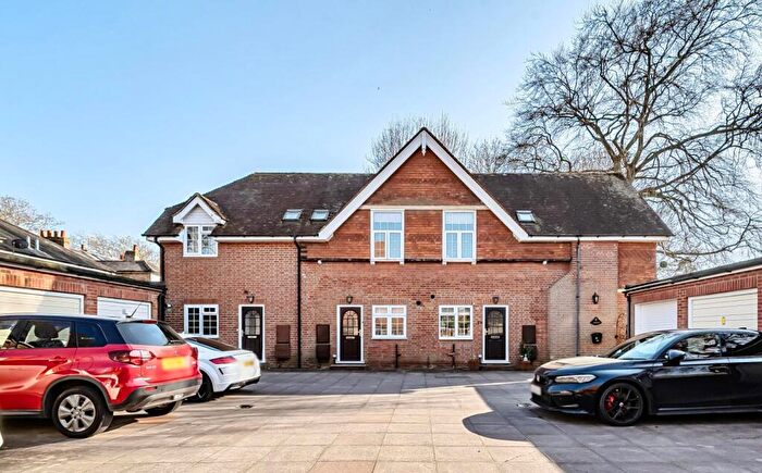 1 Bedroom House For Sale In Edinburgh Gardens, Windsor, Berkshire, SL4