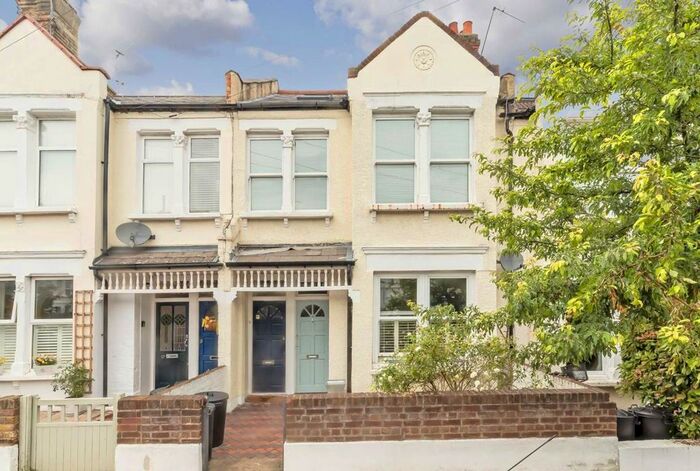 2 Bedroom Flat To Rent In Brookwood Road, London, SW18