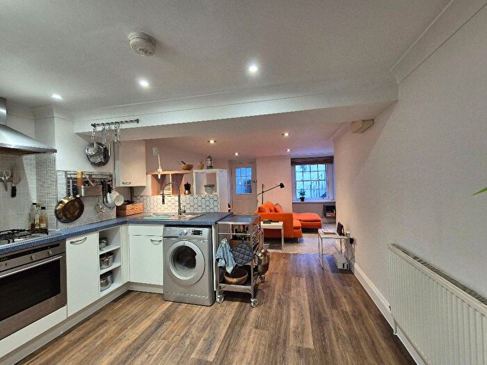 1 Bedroom Flat For Sale In Magdalen Street, Exeter, EX2