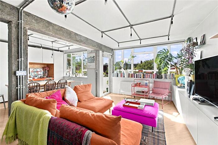 2 Bedroom Apartment For Sale In Tompion Street, London, EC1V