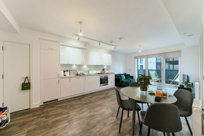 2 Bedroom Apartment To Rent In Millet Place, Pontoon Dock London, E16