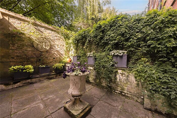 1 Bedroom Flat For Sale In Embankment Gardens, London, SW3
