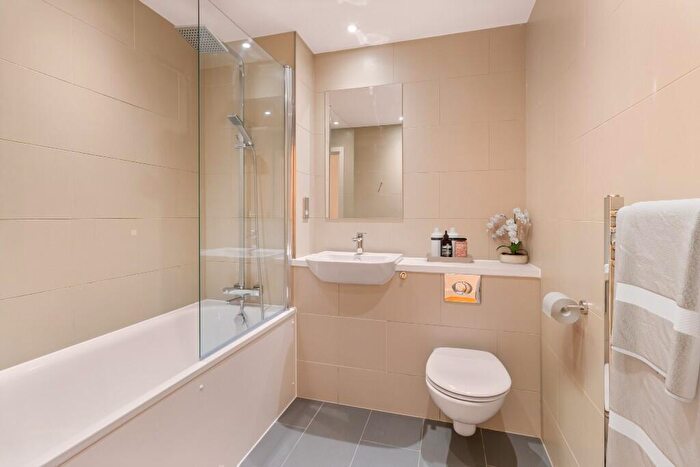 2 Bedroom Apartment To Rent In Station Road, London, SE13