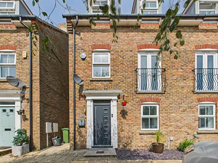 4 Bedroom Semi-Detached House For Sale In Bowen Way, Coulsdon, CR5