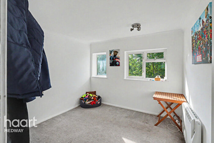 2 Bedroom Flat For Sale In Sunderland Close, Rochester, ME1