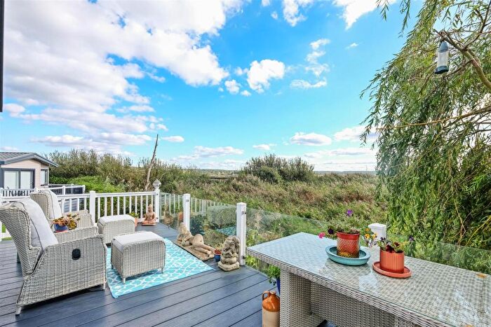 2 Bedroom Park Home For Sale In Faversham Road, Seasalter, Whitstable, CT5