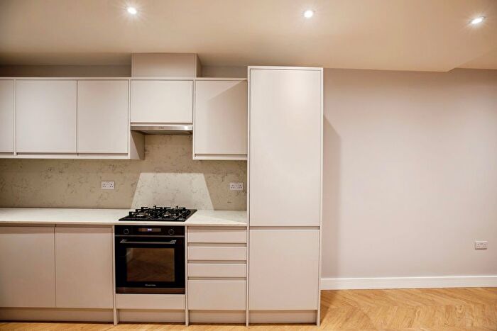 2 Bedroom Flat To Rent In Limes Grove, SE13
