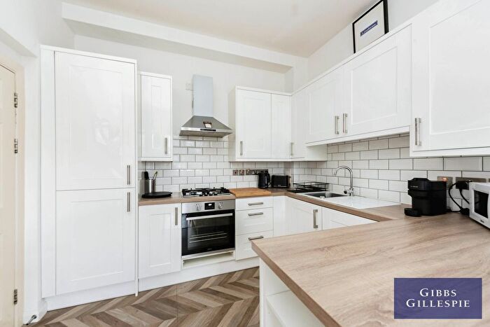 1 Bedroom Flat To Rent In Middlesex Court, Glenhurst Road, Brentford, TW8