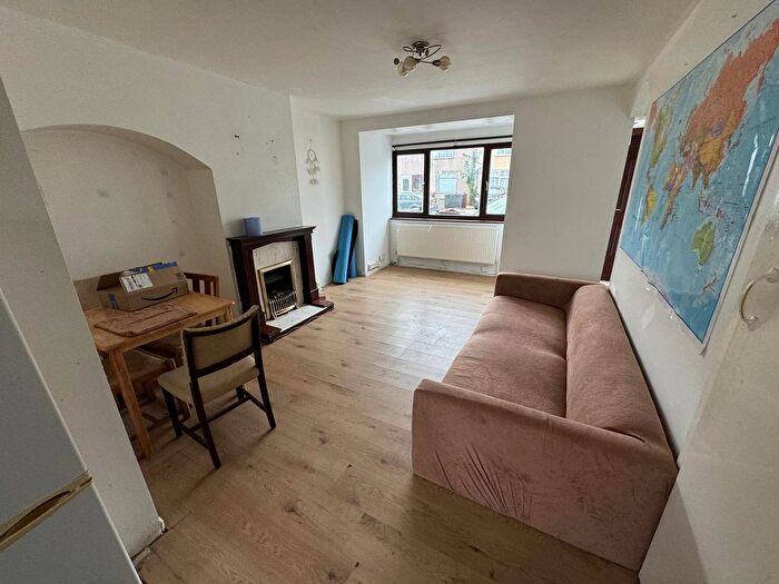 2 Bedroom Semi-Detached House To Rent In Ilchester Road, Dagenham, RM8