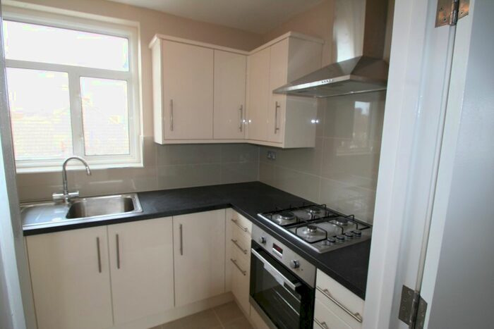 2 Bedroom Flat To Rent In Portsdown Avenue, London, NW11