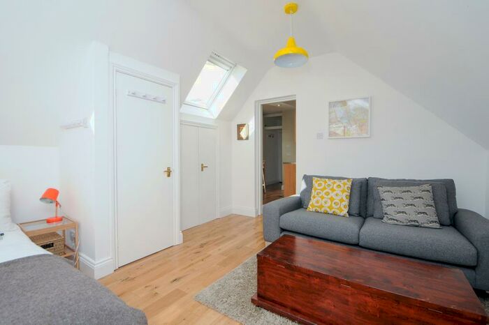 Apartment To Rent In Fairacres Road, Oxford, OX4