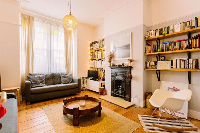 1 Bedroom Flat To Rent In Vale Grove, Manor House, N4