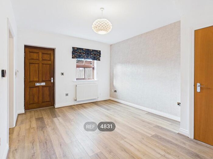 2 Bedroom Flat To Rent In Cotta Court Apartments, Finkle Street, Cottingham, HU16