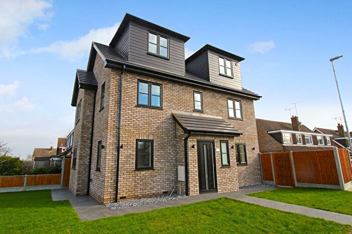 4 Bedroom Detached House To Rent In Braziers Close, Chelmsford, CM2