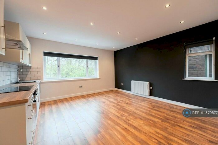 1 Bedroom Flat To Rent In Bank House, Walshaw, Bury, BL8