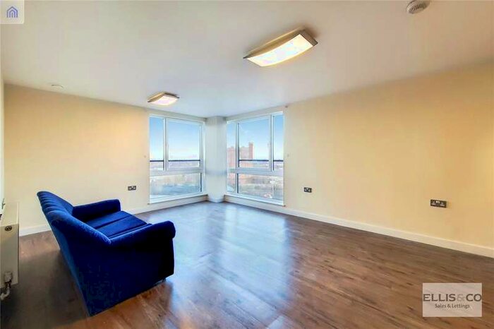 2 Bedroom Flat To Rent In The Green, Southall UB2