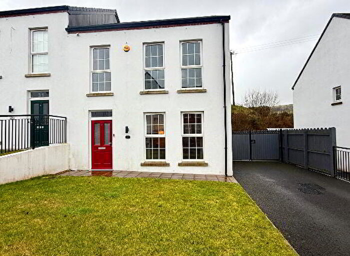 4 Bedroom Semi-Detached House For Sale In The Hillocks, Derry, BT47