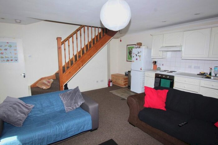 3 Bedroom Property To Rent In Belfast Road, Stoke Newington, London, N16