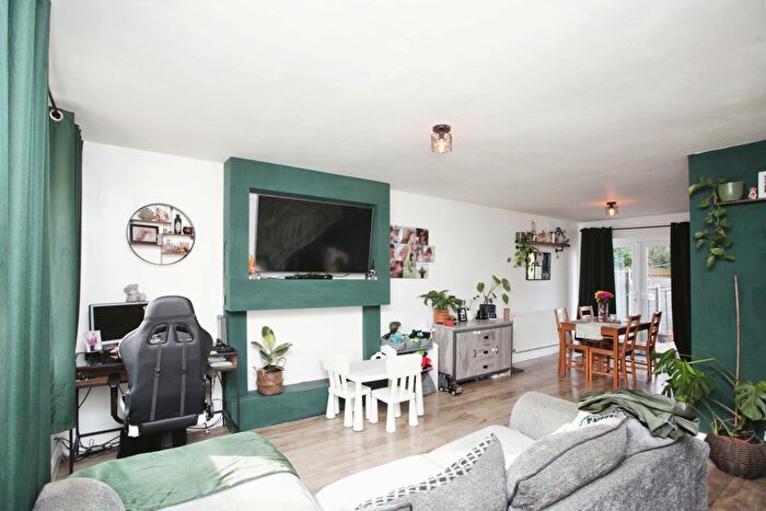 3 Bedroom Terraced House For Sale In Hilton Avenue, Nuneaton, Warwickshire, CV10