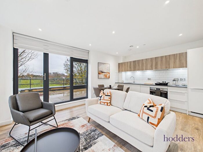 2 Bedroom Flat To Rent In London Road, Staines-Upon-Thames, Surrey, TW18